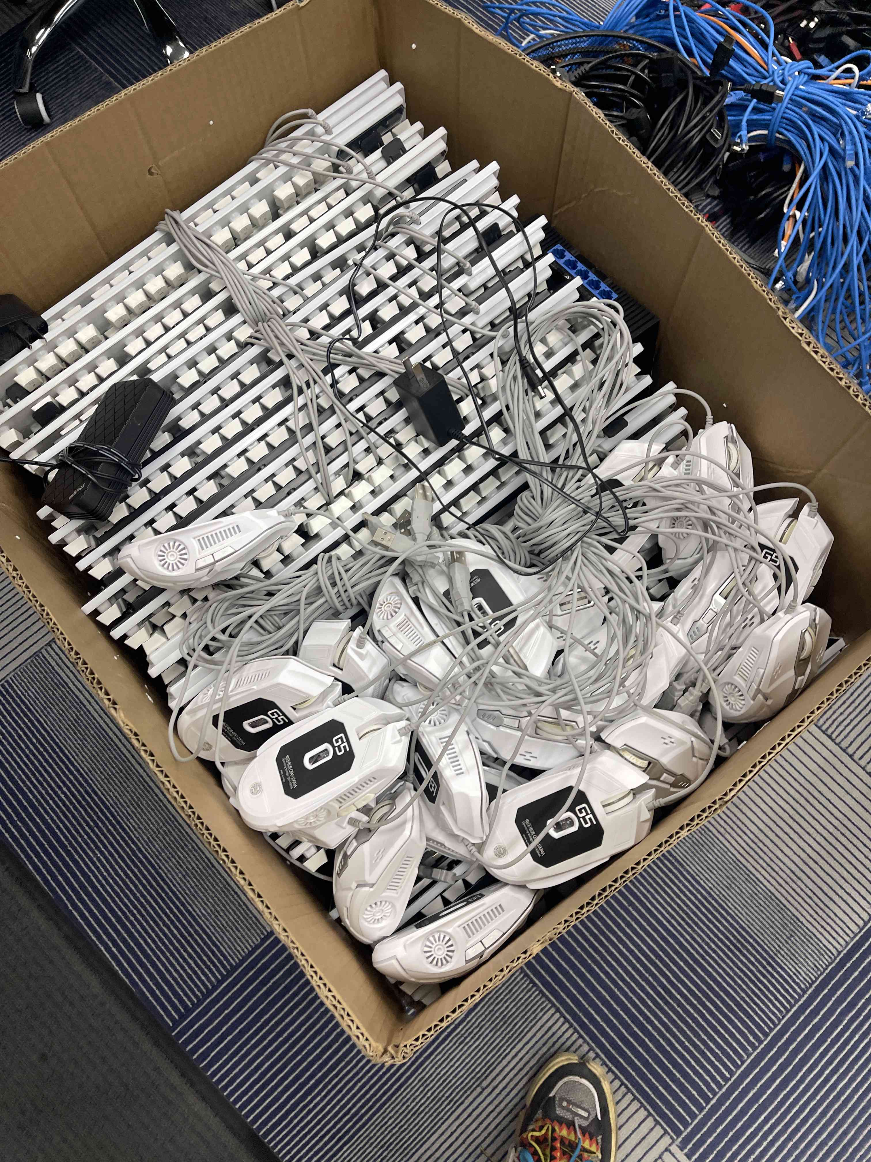 廣州服務器回收新趨勢!六喜助力企業批量處理、個人閑置變現(圖3) 廣州服務器回收新趨勢!六喜助力企業批量處理、個人閑置變現(圖3)